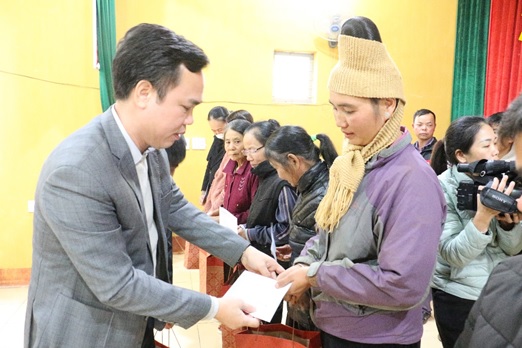 Sở Lao động - Thương binh và Xã hội Hà Nội mang xuân ấm áp đến các hộ nghèo và trẻ em có hoàn cảnh khó khăn