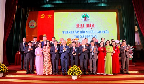 Hội Người cao tuổi thị xã Sơn Tây: Phát huy vai trò tuổi cao, gương sáng trong xây dựng thị xã văn minh