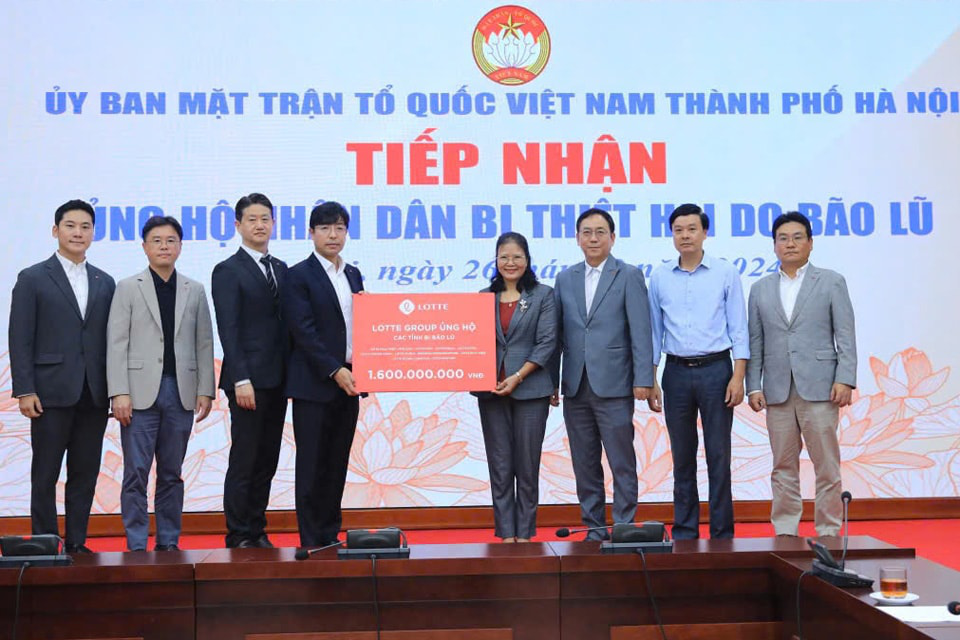 Uỷ ban MTTQ thành phố tiếp nhận sự chung tay hỗ trợ người dân bị thiệt hại do bão lũ