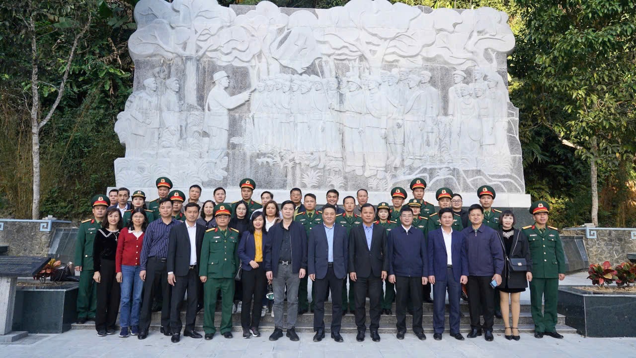 Huyện Thanh Oai tổ chức đoàn cán bộ thăm và làm việc tại huyên Nguyên Bình (tỉnh Cao Bằng): Hoạt động tri ân và nghĩa tình