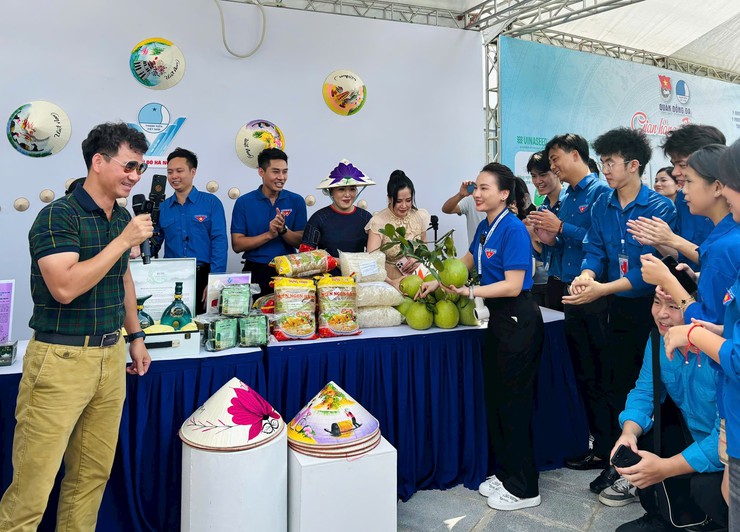 Phiên chợ điện tử thúc đẩy thanh niên quảng bá sản phẩm OCOP thời kỳ số