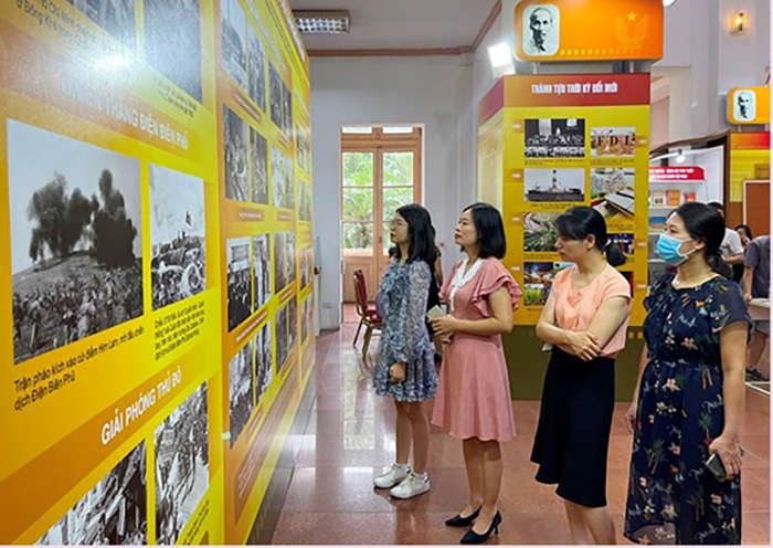 Kỷ niệm 70 năm Giải phóng Thủ đô: Hà Nội xưa và nay qua những trang sách