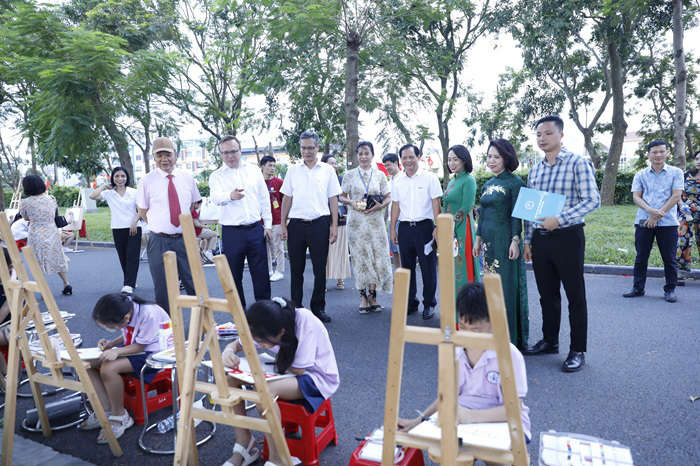 Lan toả tình hữu nghị Việt - Nga qua Cuộc thi vẽ tranh thiếu nhi Việt - Nga với chủ đề “Hà Nội - Mátxcơva trong trái tim em”