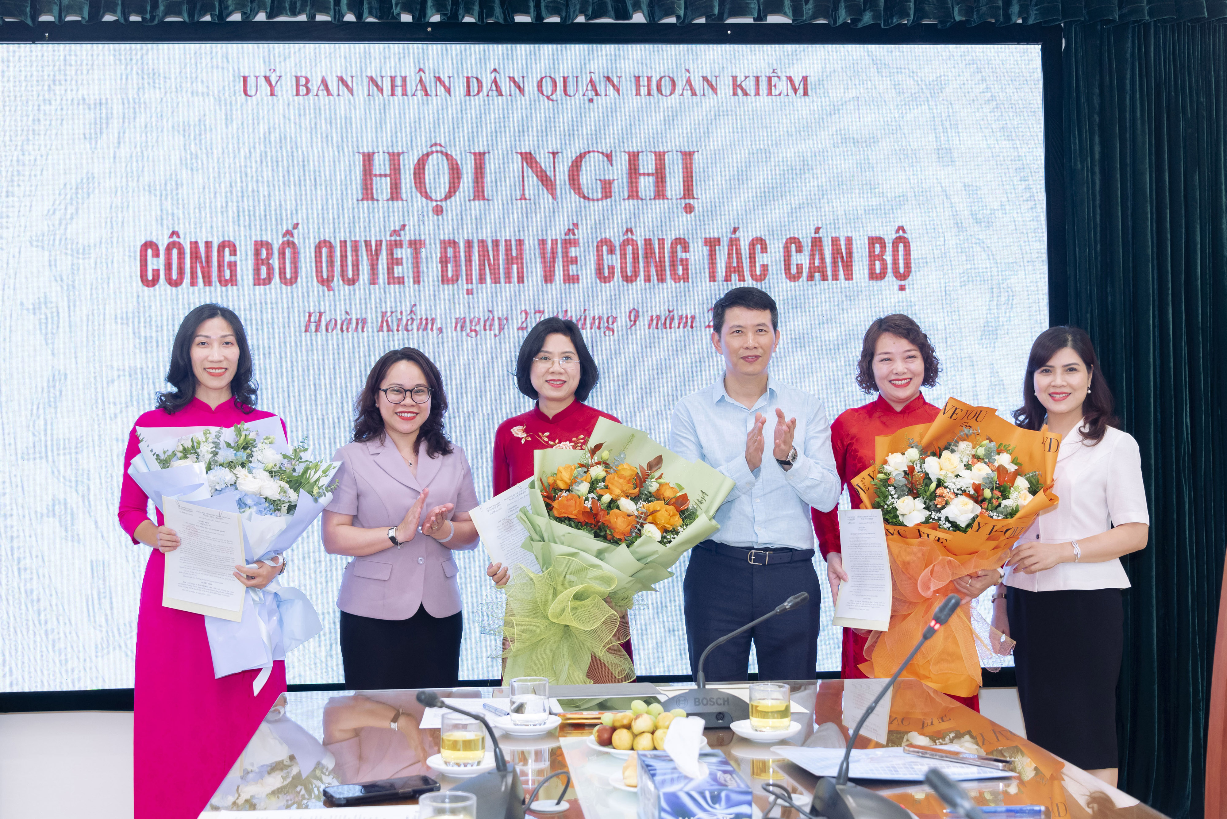 Chủ tịch UBND quận Hoàn Kiếm giao nhiệm vụ: Nỗ lực vượt bậc trên cương vị mới