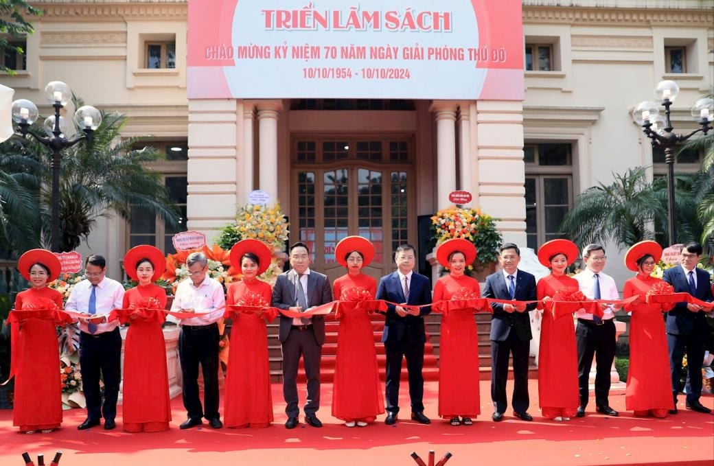 Triển lãm sách chào mừng 70 năm Ngày Giải phóng Thủ đô: Không gian văn hoá đọc đậm chất lịch sử