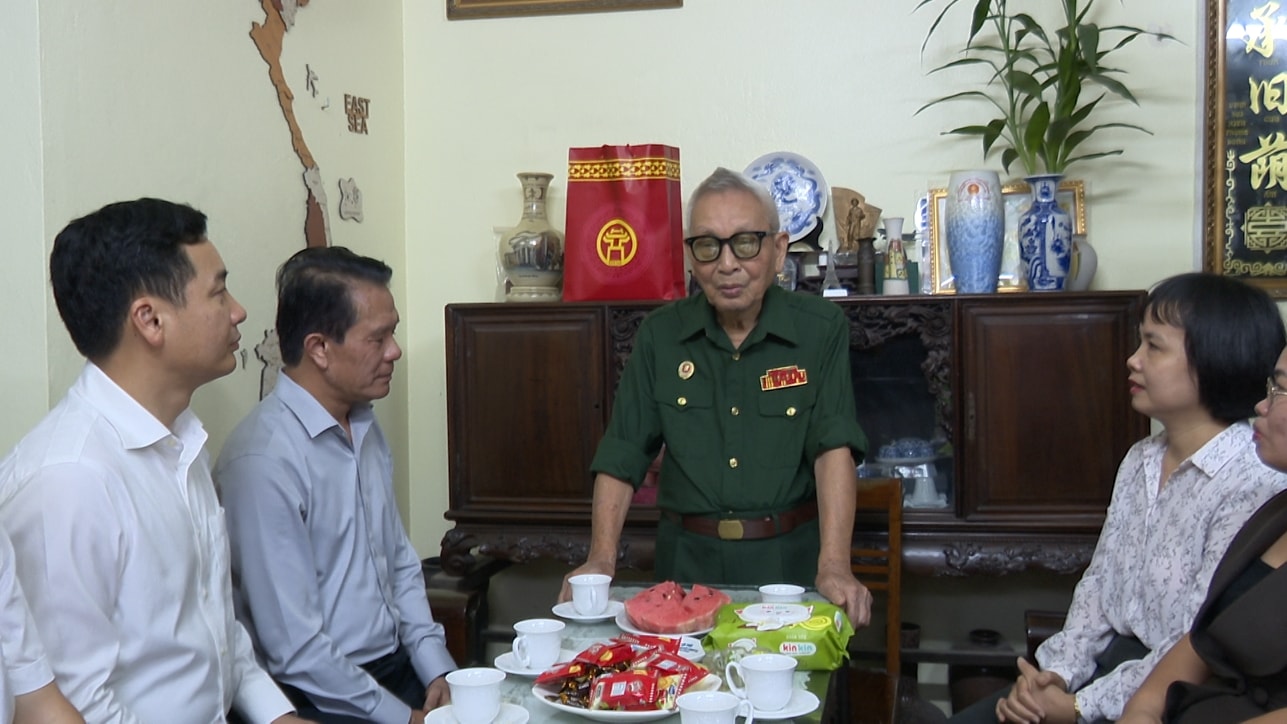 Lãnh đạo thành phố Hà Nội thăm hỏi, động viên các gia đình chính sách