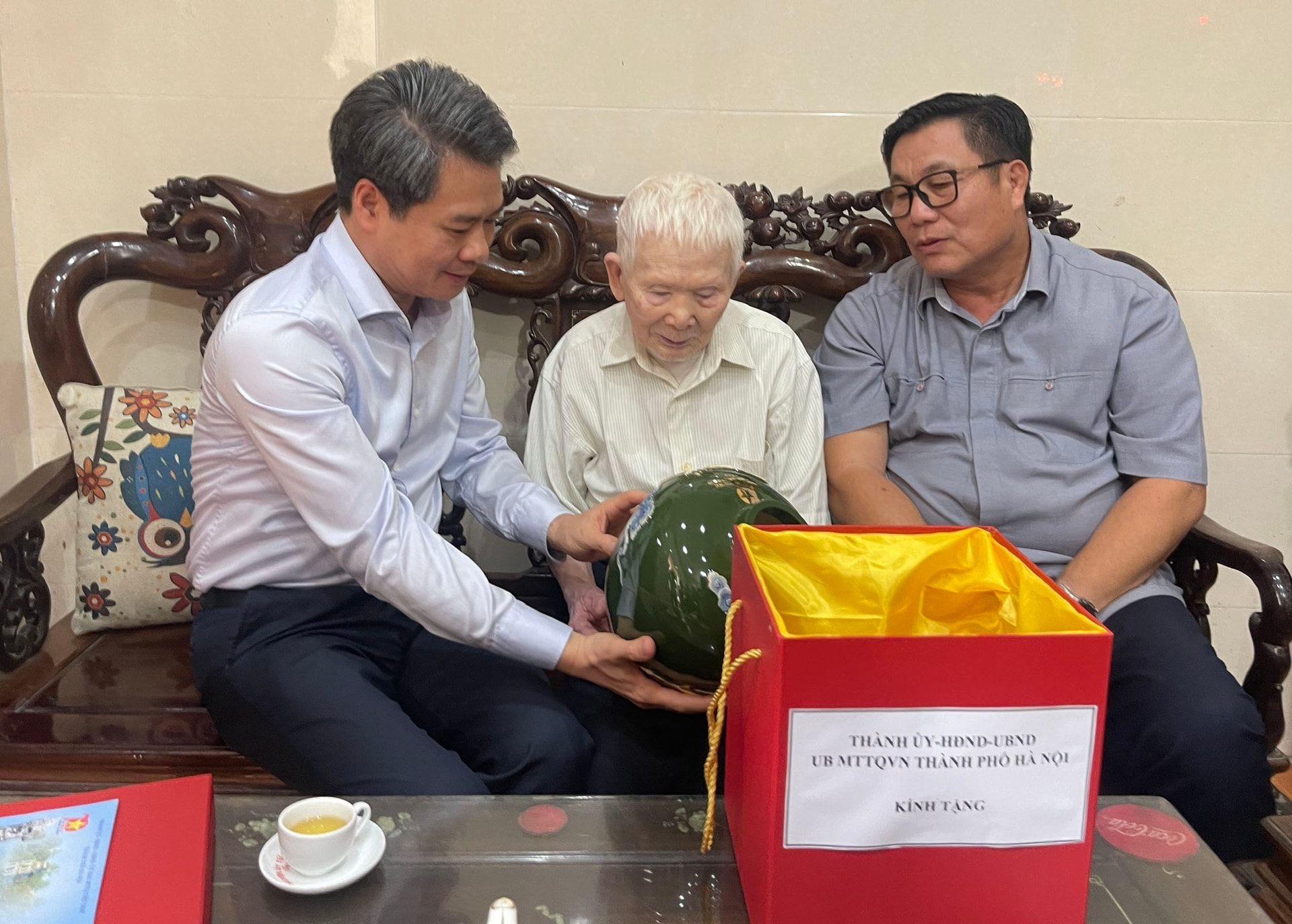 Thành phố Hà Nội tri ân những cống hiến lớn lao của cựu chiến binh tham gia tiếp quản Thủ đô