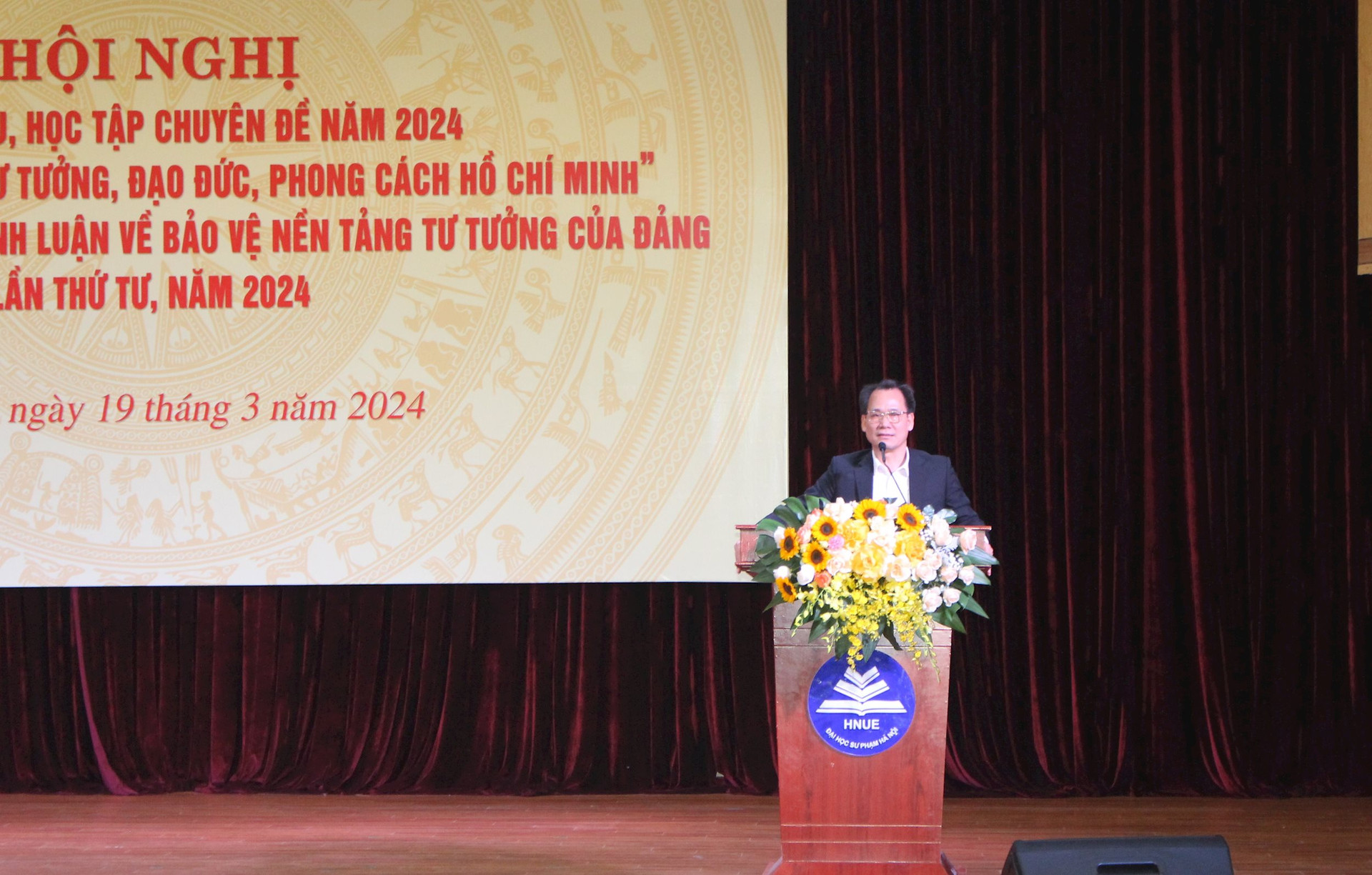 Nâng cao nhận thức, trách nhiệm của đảng viên, giảng viên, sinh viên trong công tác bảo vệ nền tảng tư tưởng 