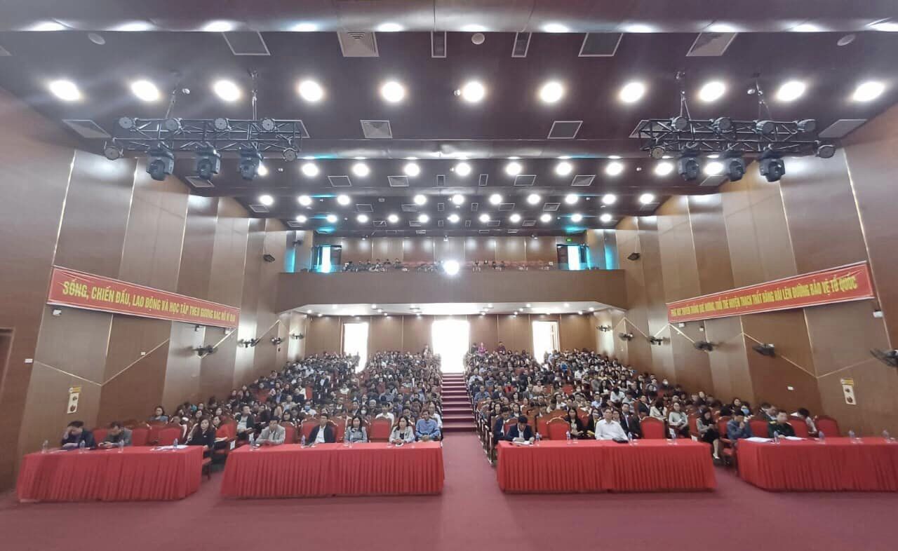 Gần 500 đại biểu tập huấn kỹ năng viết bài chính luận về bảo vệ nền tảng tư tưởng của Đảng