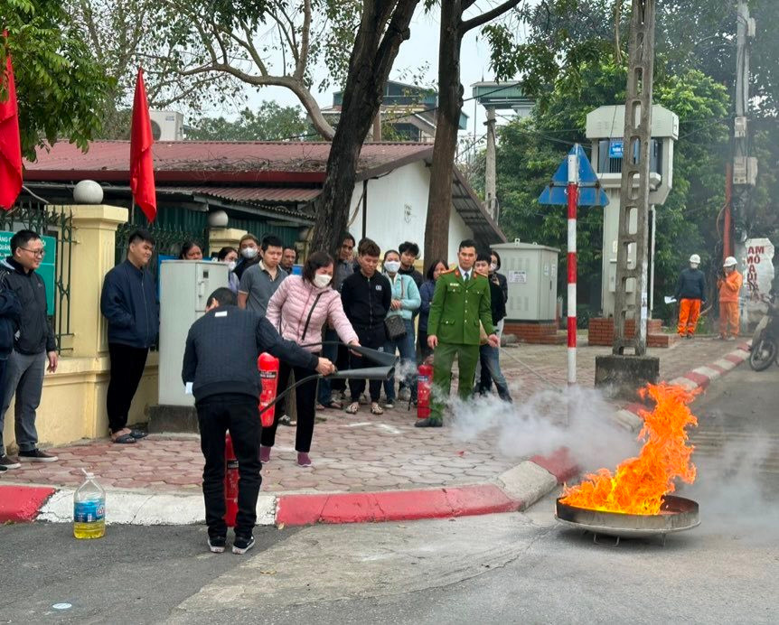 Quận Long Biên: Tuyên truyền, tập chữa cháy nhiều nhà trọ