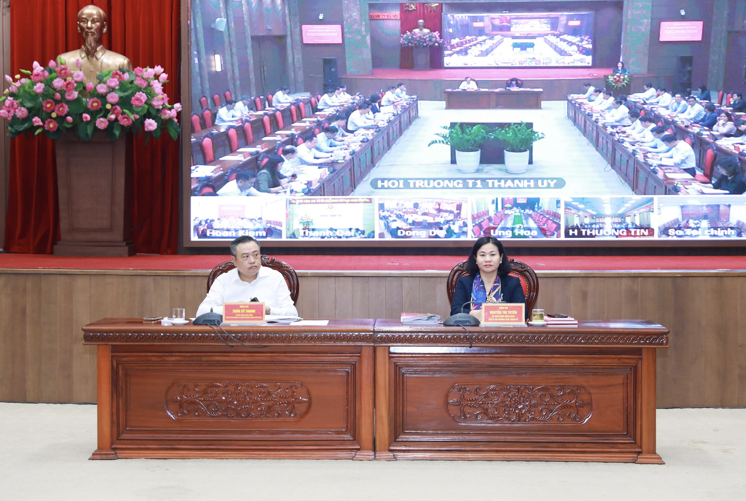 Thường trực Thành uỷ giao ban với các quận, huyện, thị xã: Khơi lên khát vọng cống hiến trong thực hiện các nhiệm vụ chính trị của thành phố