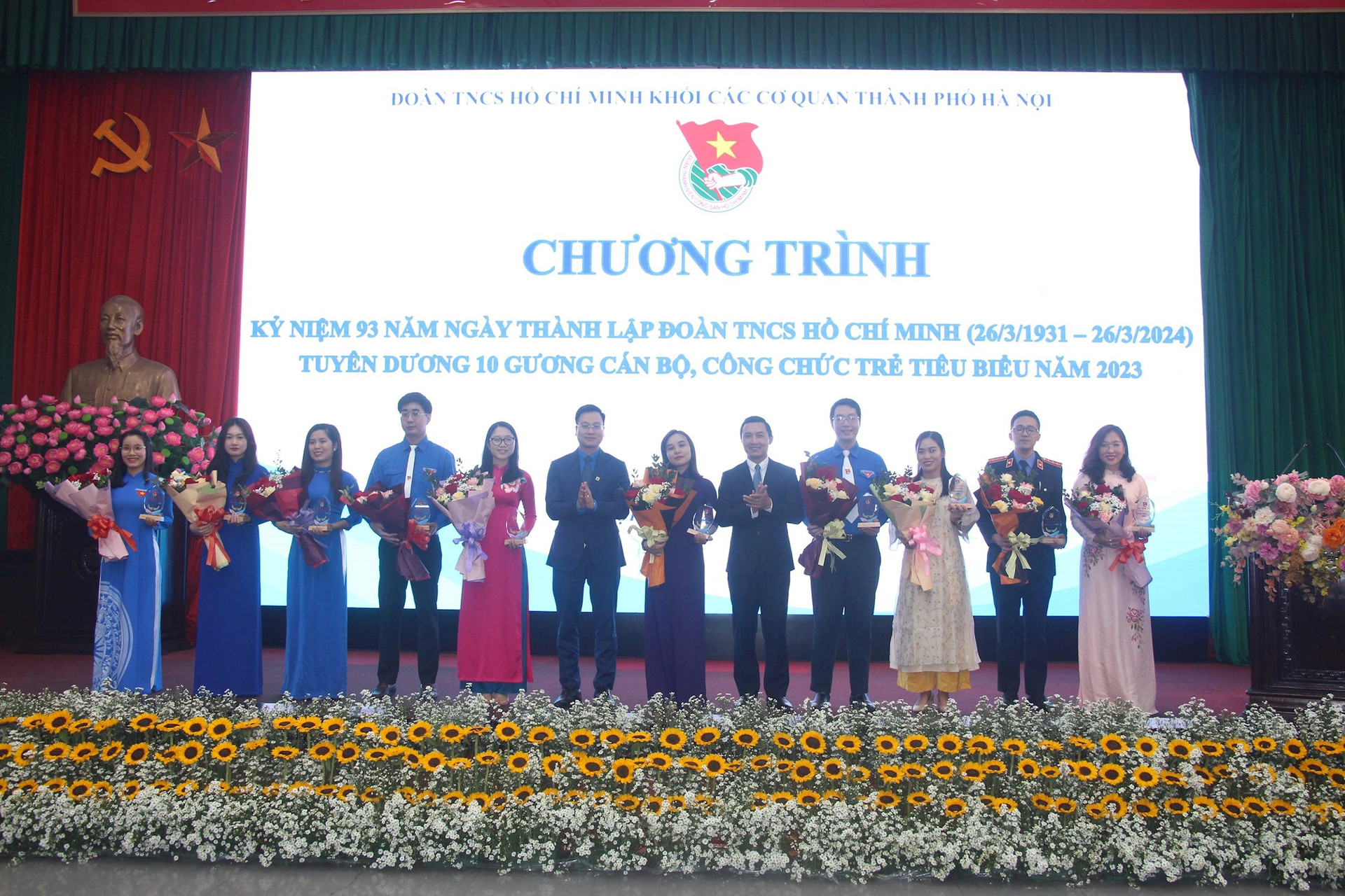 Tuyên dương 10 cán bộ, công chức trẻ