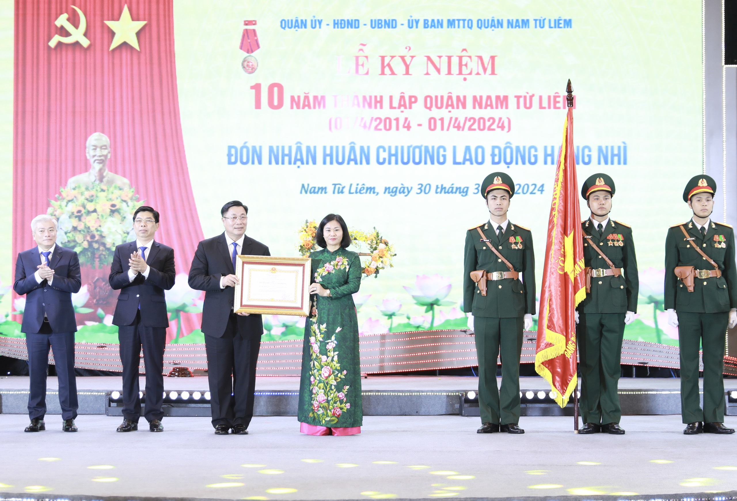 Quận Nam Từ Liêm vinh dự đón nhận Huân chương Lao động hạng Nhì