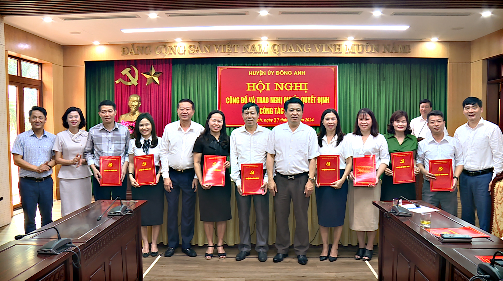 Huyện ủy Đông Anh công bố và trao quyết định về công tác cán bộ