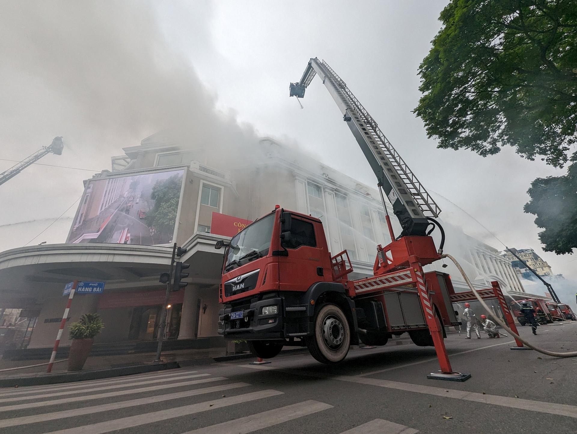 Hà Nội: Diễn tập phòng cháy chữa cháy, cứu nạn cứu hộ ở trung tâm thương mại