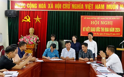 Uỷ ban MTTQ thị xã Sơn Tây ký kết giao ước thi đua năm 2024