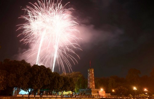 Rực rỡ màn pháo hoa mừng năm mới Giáp Thìn 2024 tại Thành cổ Sơn Tây