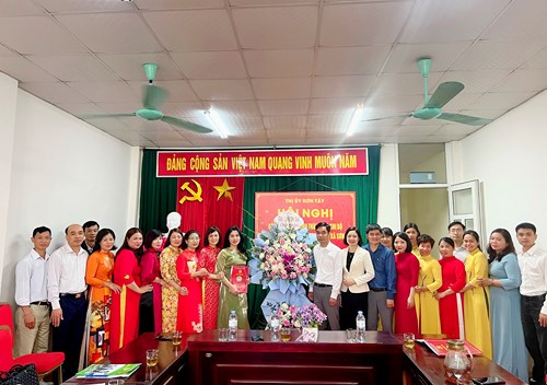 Hội nghị công bố quyết định thành lập Chi bộ Trung tâm dịch vụ nông nghiệp Sơn Tây