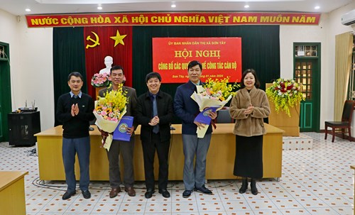 Thị xã Sơn Tây công bố các quyết định điều động và bổ nhiệm cán bộ