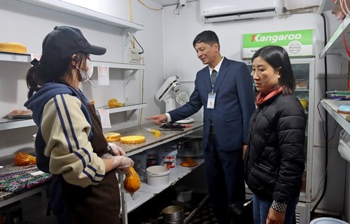 Thị xã Sơn Tây kiểm tra an toàn thực phẩm dịp Tết Nguyên đán Giáp Thìn