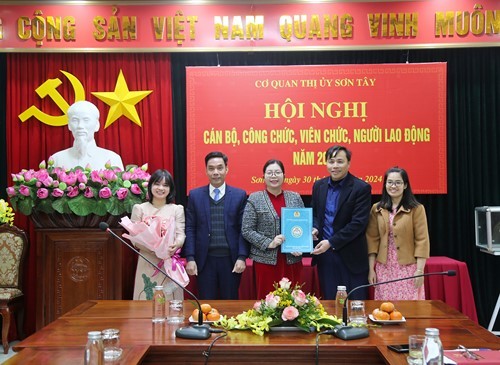 Hội nghị công bố quyết định thành lập Công đoàn cơ quan Thị ủy Sơn Tây