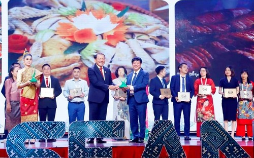 Làng cổ Đường Lâm (thị xã Sơn Tây) được vinh danh là sản phẩm du lịch bền vững ASEAN năm 2024