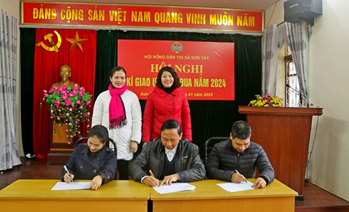 Hội Nông dân thị xã Sơn Tây tổ chức ký giao ước thi đua năm 2024