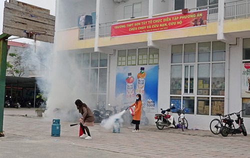 Thực tập phương án chữa cháy nhiều lực lượng tại trường Hữu nghị 80 và THPT Sơn Tây