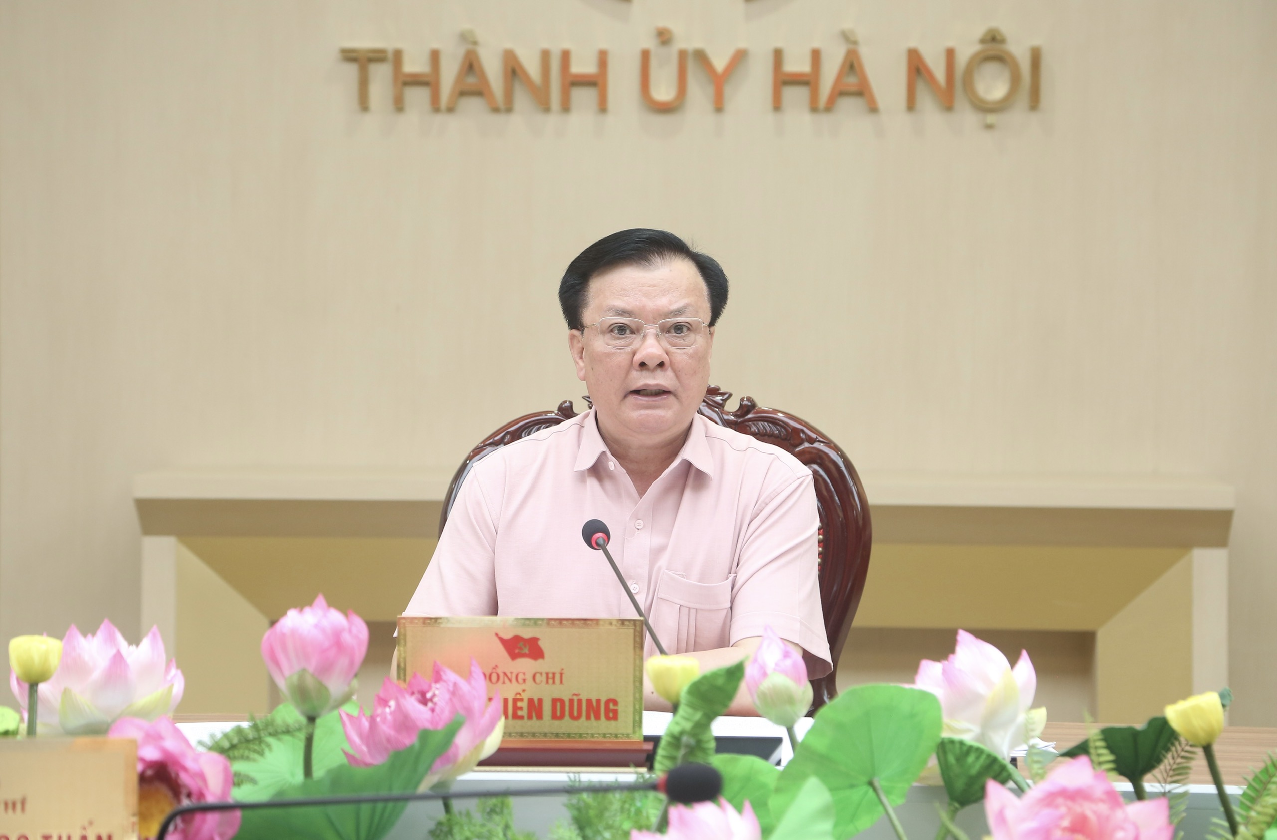 Bí thư Thành ủy Đinh Tiến Dũng yêu cầu đẩy mạnh luân chuyển, điều động cán bộ cấp phòng