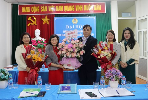Thành lập Công đoàn cơ sở Trung tâm Dịch vụ nông nghiệp Sơn Tây 