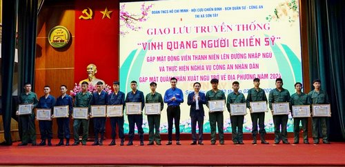 Ấm áp chương trình giao lưu, gặp mặt thanh niên lên đường nhập ngũ