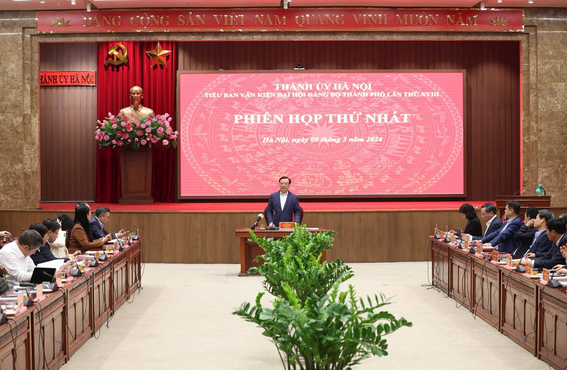 Triển khai xây dựng dự thảo Văn kiện Đại hội lần thứ XVIII Đảng bộ thành phố