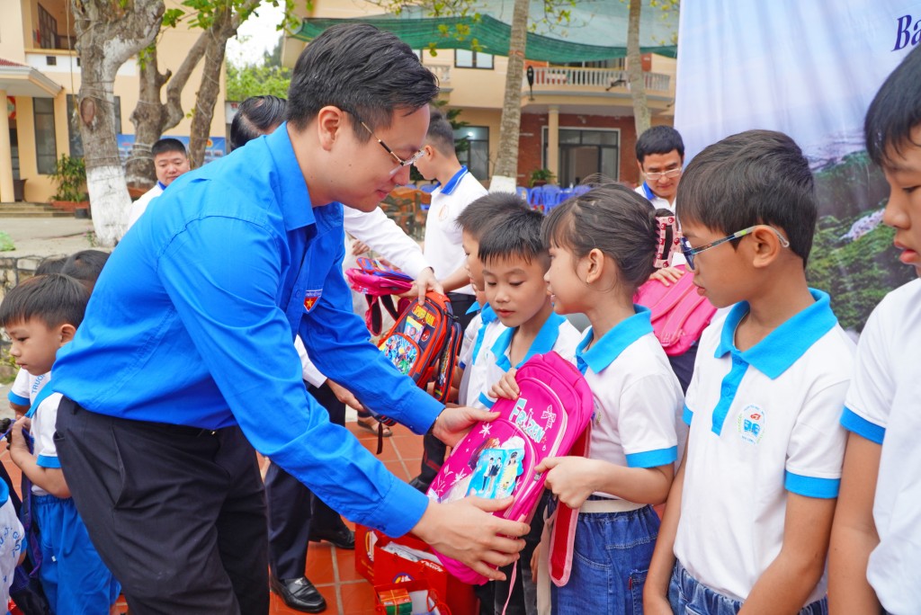 Thanh niên Thủ đô nối vòng tay lớn vì biển đảo Tổ quốc