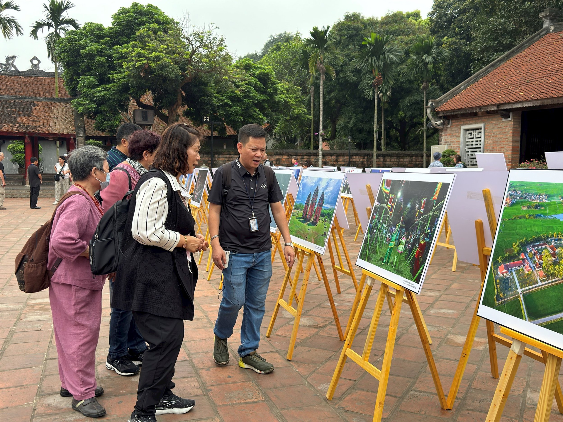 Trưng bày ảnh du lịch Quy Nhơn tại Văn Miếu - Quốc Tử Giám