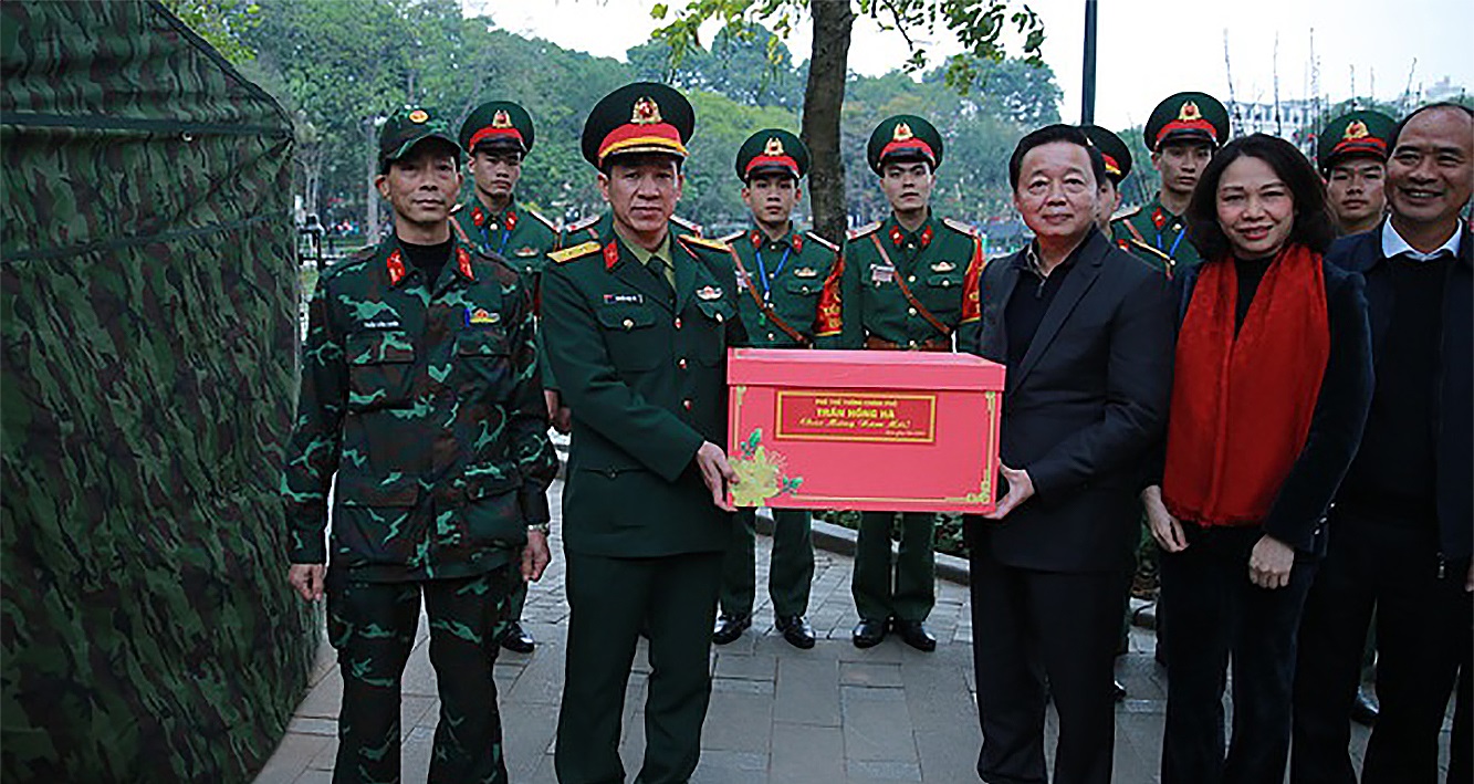 Phó Thủ tướng Chính phủ Trần Hồng Hà thăm, chúc Tết cán bộ, chiến sĩ lực lượng vũ trang Thủ đô Hà Nội