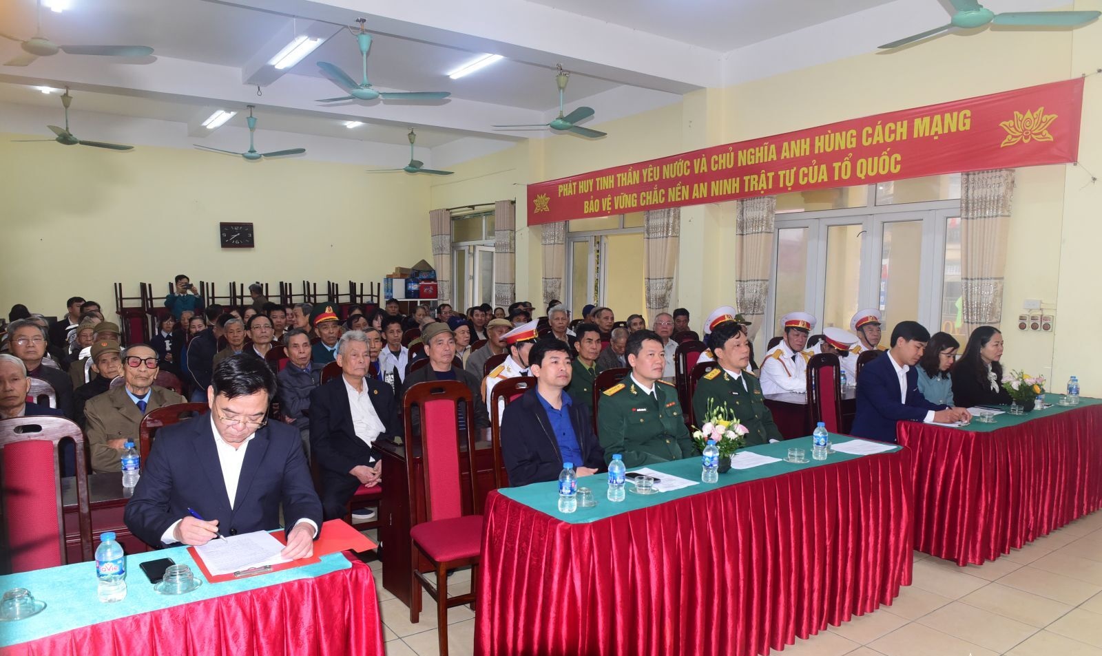 Ban CHQS huyện Quốc Oai: Trao Bằng “Tổ quốc ghi công” cho thân nhân liệt sĩ Đỗ Hữu Khôn
