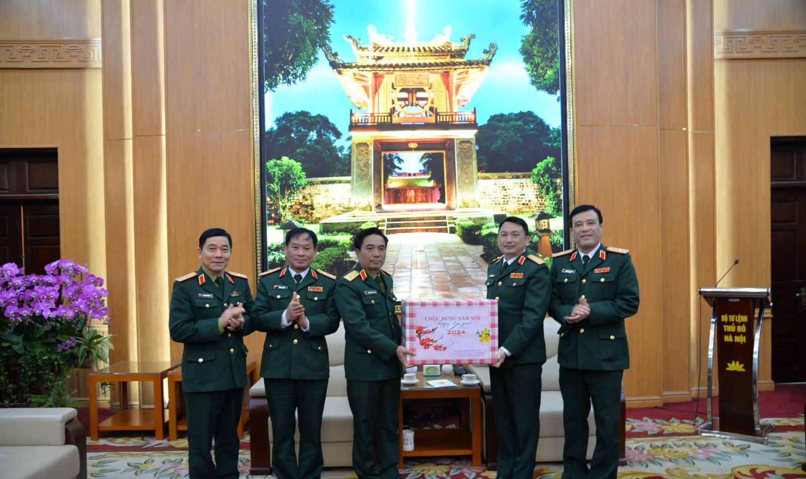 Phó Tổng Tham mưu trưởng Quân đội nhân dân Việt Nam thăm, chúc Tết Bộ Tư lệnh Thủ đô