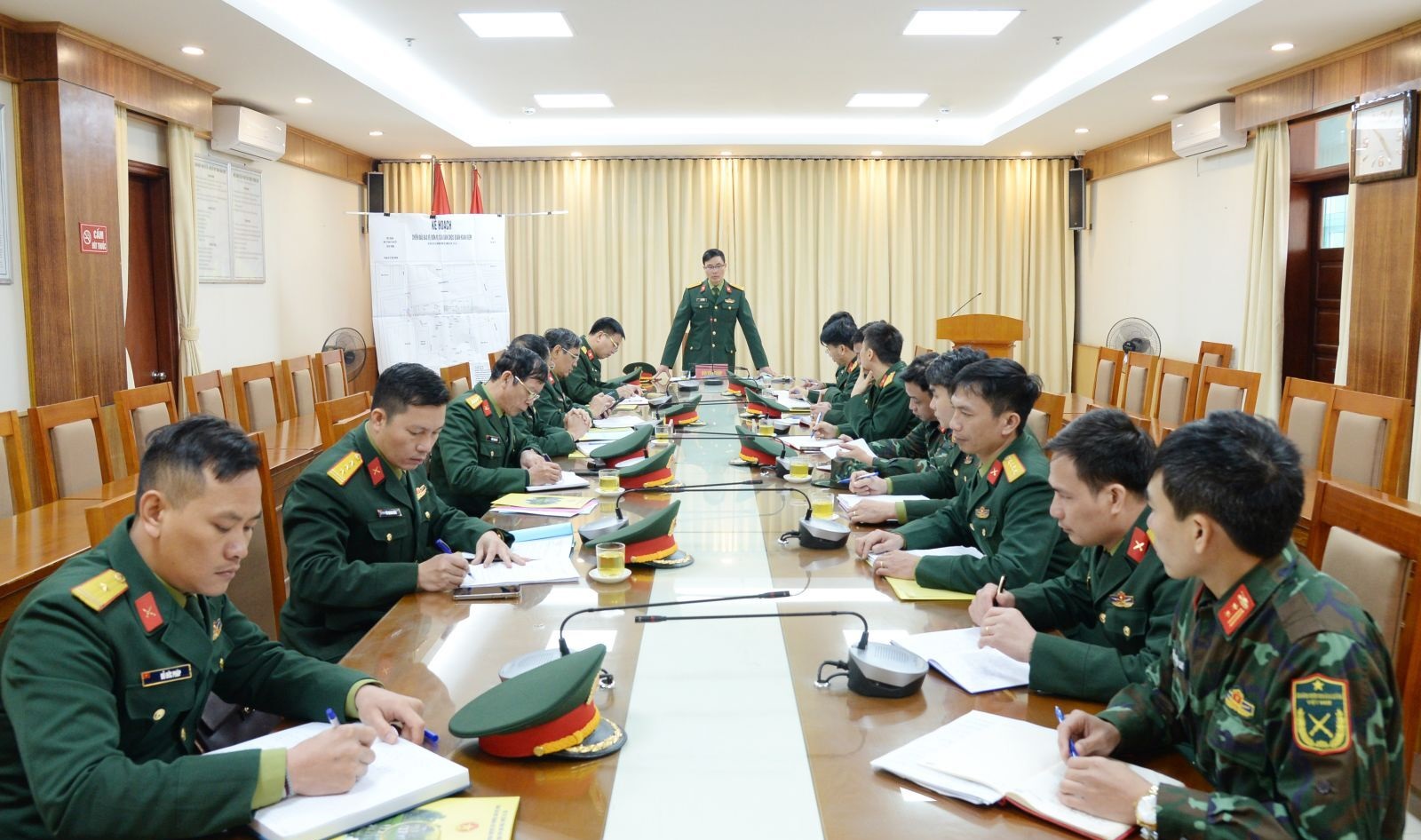 Phối hợp chặt chẽ với lực lượng công an theo dõi, nắm chắc tình hình địa bàn không để bị động bất ngờ trong mọi tình huống