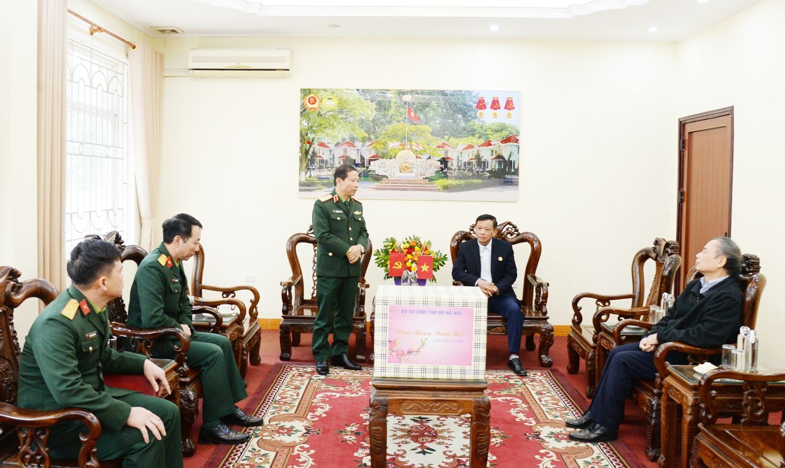 Lãnh đạo Bộ Tư lệnh Thủ đô thăm, chúc Tết Làng Hữu nghị Việt Nam
