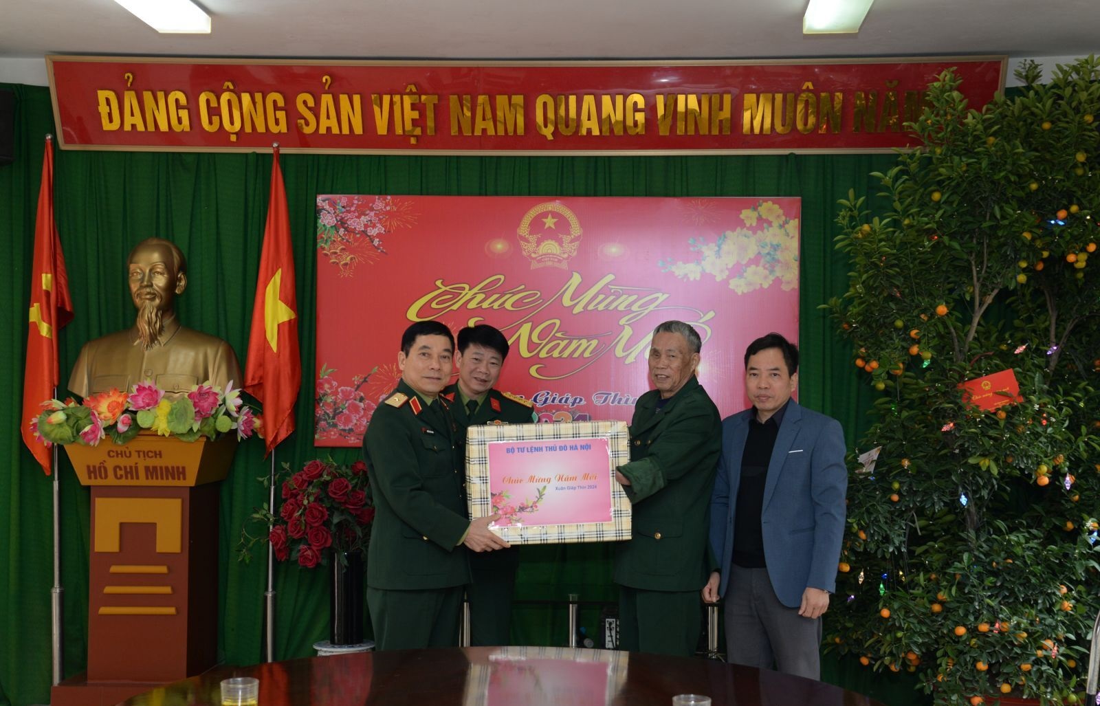 Lãnh đạo Bộ Tư lệnh Thủ đô: Thăm, chúc Tết tại Trung tâm Điều dưỡng thương binh Thuận Thành, tỉnh Bắc Ninh