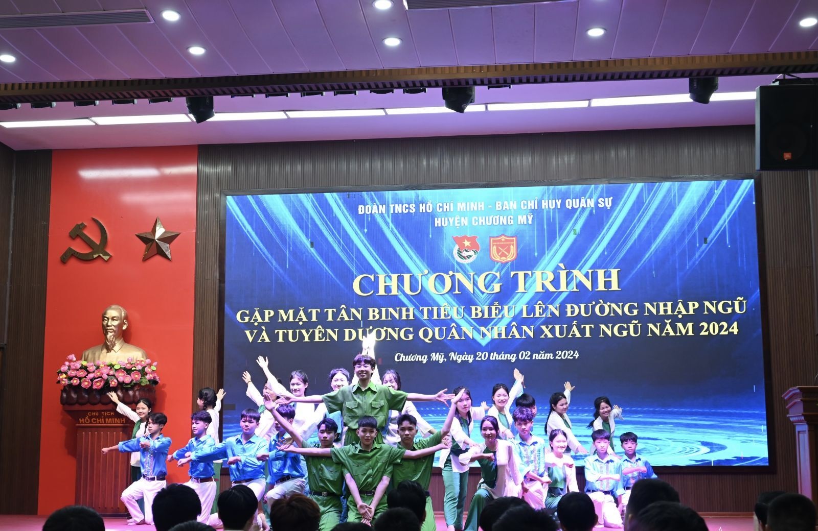 Huyện Chương Mỹ gặp mặt thanh niên nhập ngũ và thanh niên hoàn thành nghĩa vụ quân sự 