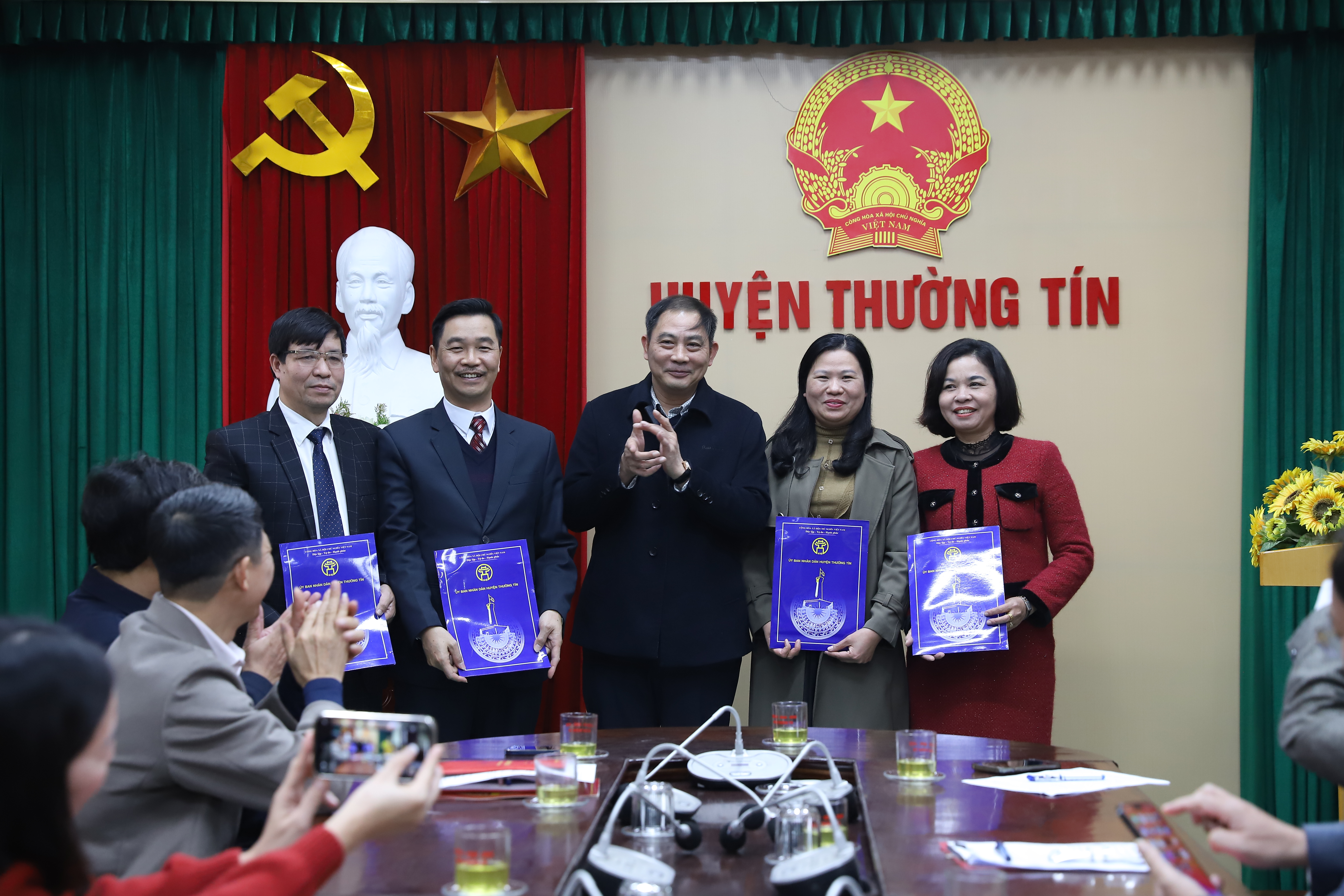Trao quyết định bổ nhiệm đối với người trúng tuyển chức danh lãnh đạo, quản lý huyện Thường Tín