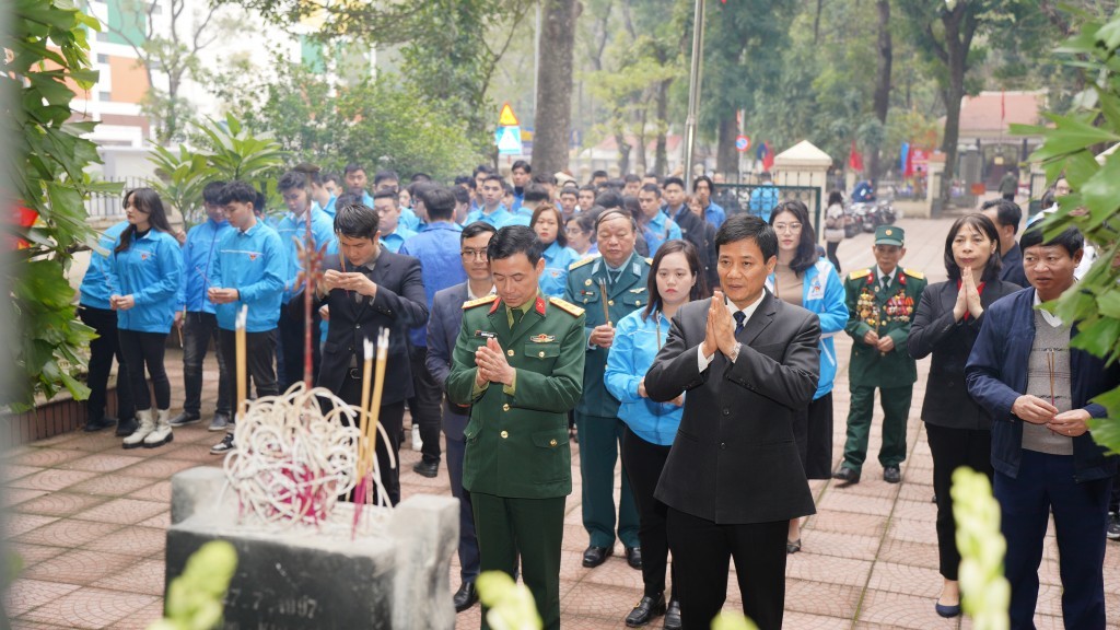Chương trình Sinh hoạt truyền thống “Khát vọng cống hiến - Lẽ sống thanh niên”