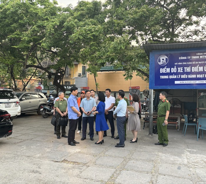 Kiểm tra thí điểm thu phí trông xe bằng ứng dụng công nghệ