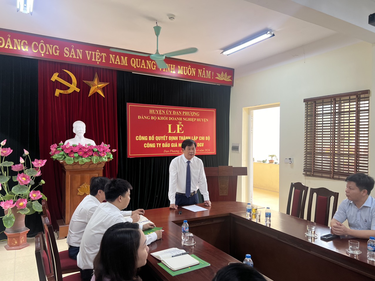 Huyện Đan Phượng thành lập chi bộ Công ty Đấu giá hợp danh DGV trực thuộc Đảng ủy khối Doanh nghiệp huyện