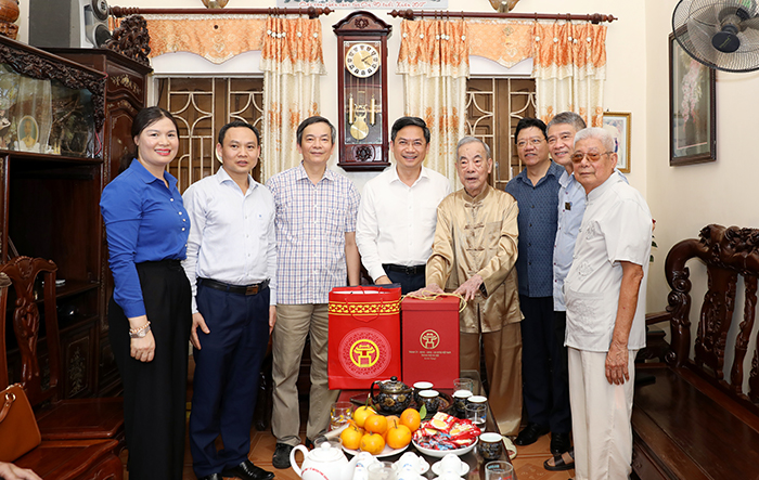 Biết ơn, tự hào và nguyện sống xứng đáng với sự hy sinh cao cả của các thế hệ cha anh đi trước