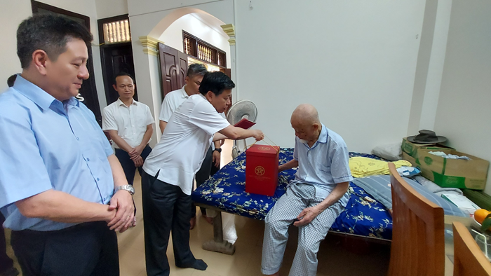 Chăm sóc thương binh, bệnh binh, gia đình liệt sĩ và người có công là vinh dự, là trách nhiệm