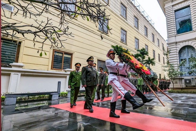 Công an thành phố dâng hương, tưởng nhớ các anh hùng, liệt sỹ