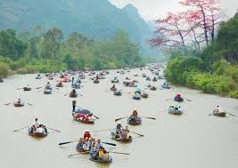Điều chỉnh giá dịch vụ đò dọc tại thắng cảnh Hương Sơn, huyện Mỹ Đức