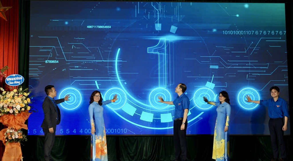 Thanh niên Đại học Mở Hà Nội kiến tạo trường học giàu bản sắc